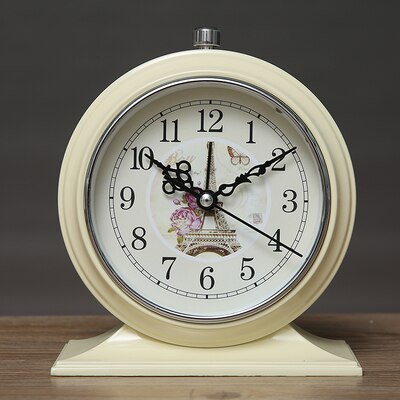Klasyczny zegar stołowy w stylu retro