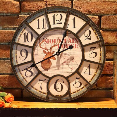 Ozdobny zegar ścienny w stylu vintage