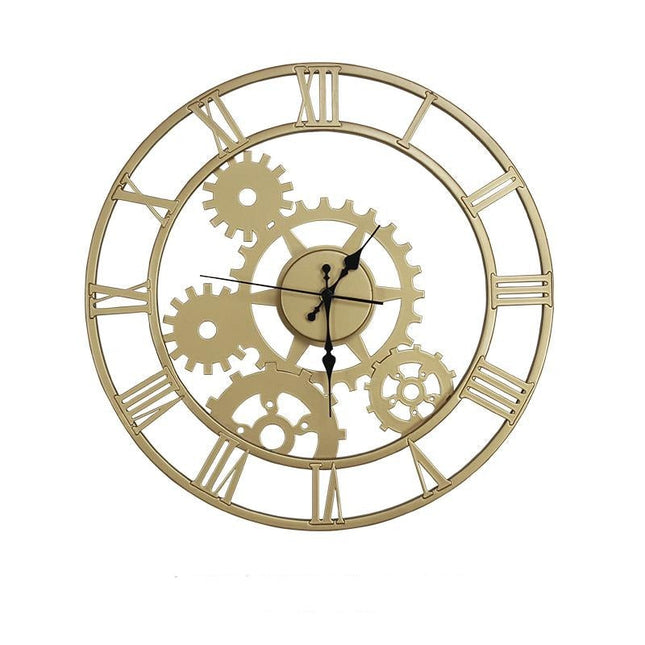 Złoty metalowy zegar z cyframi rzymskimi