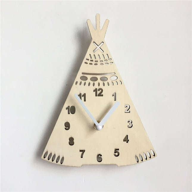 Drewniany zegar ścienny w kształcie sowy