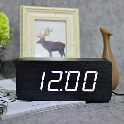Drewniany budzik z wyświetlaczem LED