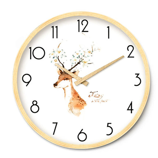 Drewniany zegar ścienny w skandynawskim stylu