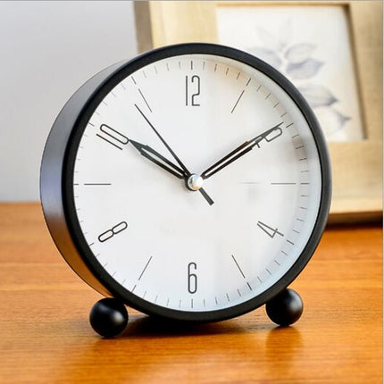 Cichy budzik analogowy bez tykania