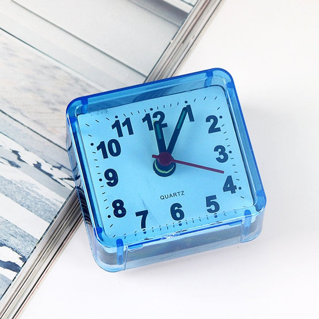 Mały kwadratowy budzik podróżny na baterie