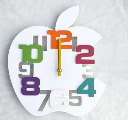 Zegar ścienny w kształcie jabłka