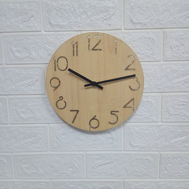 Minimalistyczny drewniany zegar ścienny bez tarczy