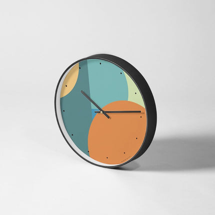 Nowoczesny zegar ścienny z abstrakcyjnym wzorem