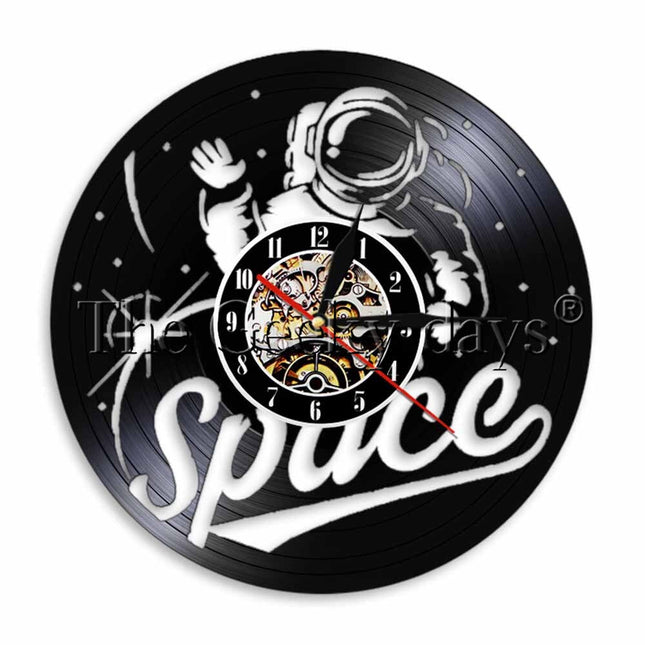 Zegar z płyty winylowej z astronautą