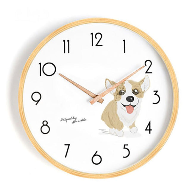 Drewniany zegar ścienny w skandynawskim stylu