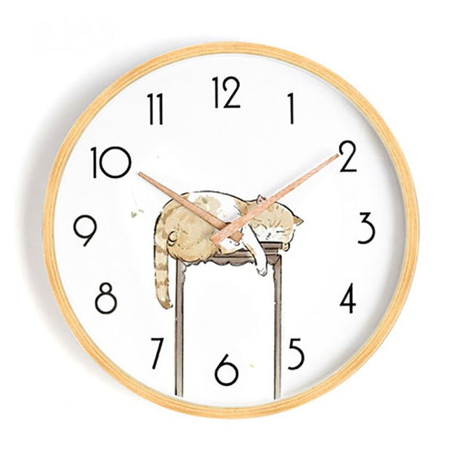 Drewniany zegar ścienny w skandynawskim stylu