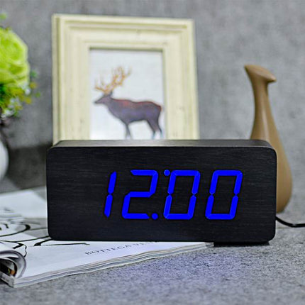 Drewniany budzik z wyświetlaczem LED