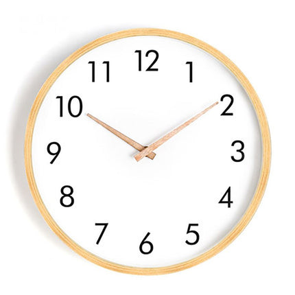 Drewniany zegar ścienny w skandynawskim stylu