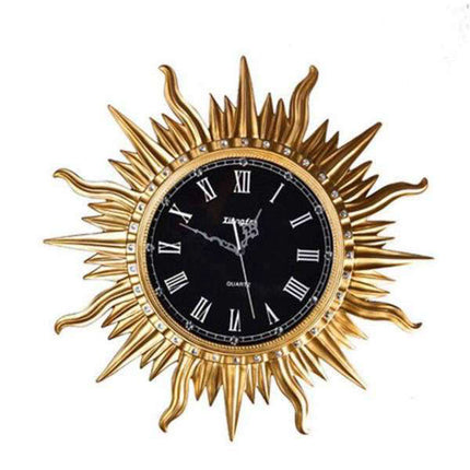 Złoty zegar ścienny w kształcie słońca