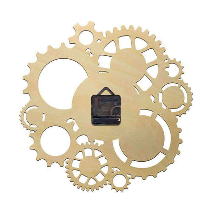 Drewniany zegar ścienny z widocznym mechanizmem