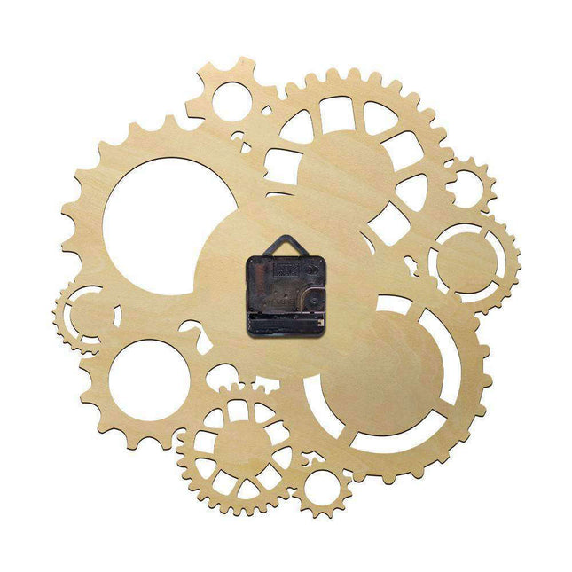 Drewniany zegar ścienny z widocznym mechanizmem