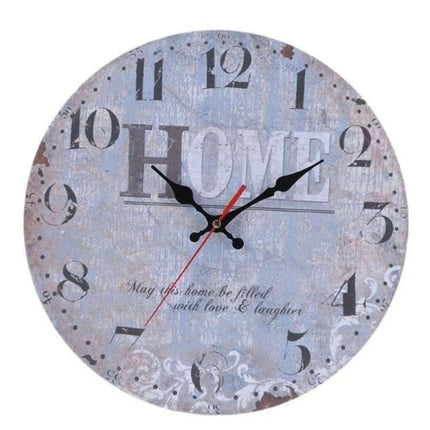 Szary drewniany zegar ścienny w stylu retro