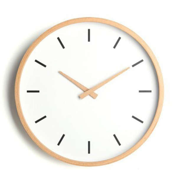 Drewniany zegar ścienny w stylu szkolnym