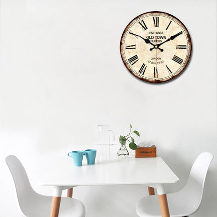 Postarzany zegar ścienny w stylu vintage