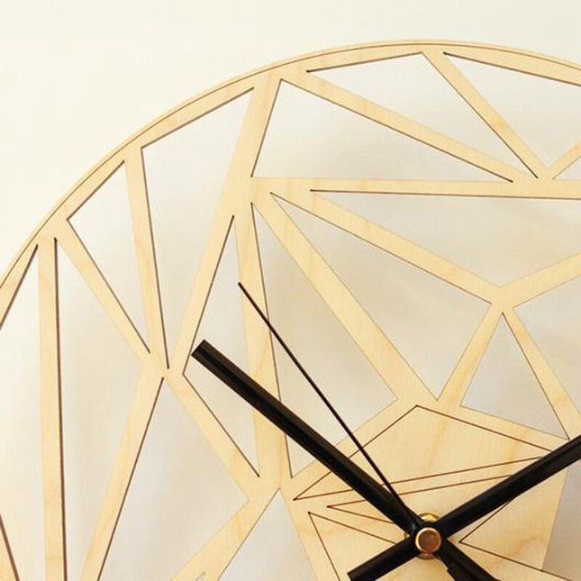 Szary drewniany zegar geometryczny ażurowy