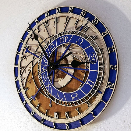 Niebieski drewniany zegar astronomiczny Praga