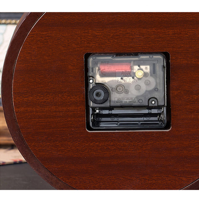 Okrągły drewniany zegar stołowy w stylu retro