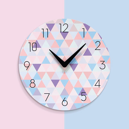 Nowoczesny zegar z geometrycznym wzorem