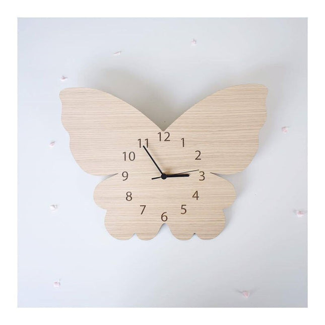Drewniany zegar ścienny w kształcie sowy
