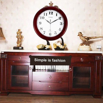 Klasyczny zegar ścienny w stylu retro