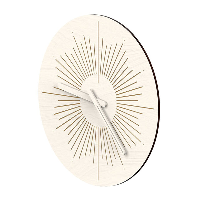 Ozdobny zegar ścienny w kształcie słońca