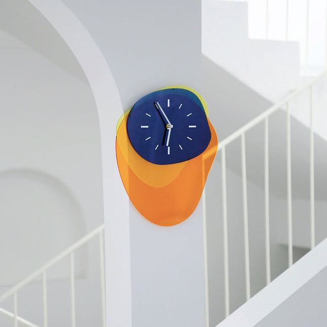 Cichy zegar ścienny do pokoju dziecka