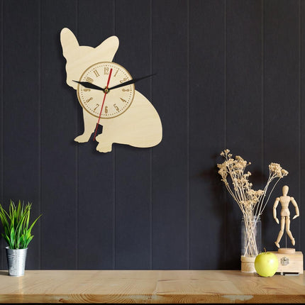 Drewniany zegar w kształcie psa buldog