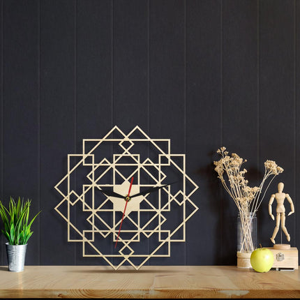 Drewniany ażurowy zegar geometryczny