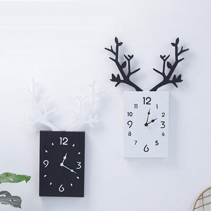 Dekoracyjny zegar ścienny z porożem