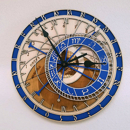 Niebieski drewniany zegar astronomiczny Praga