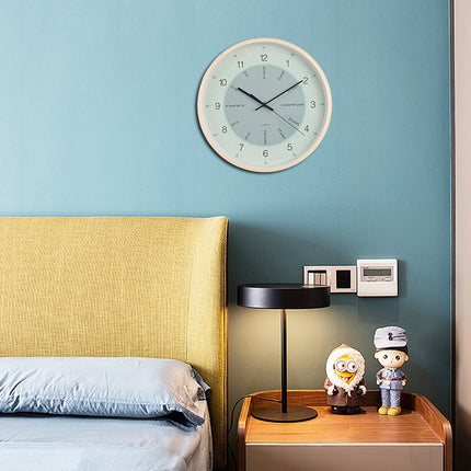 Pastelowy zegar ścienny w drewnianej ramie