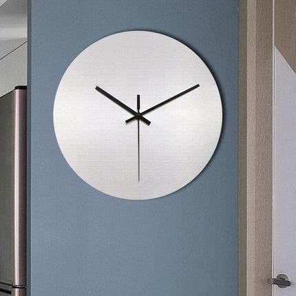 Nowoczesny zegar ścienny z efektem lustra