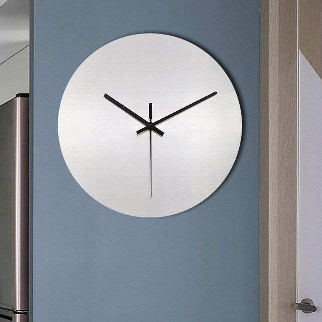 Nowoczesny zegar ścienny z efektem lustra