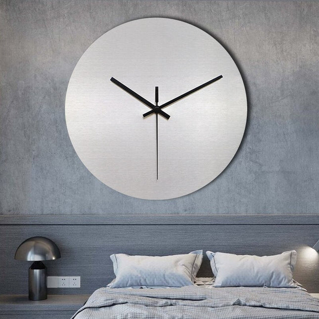 Nowoczesny zegar ścienny z efektem lustra