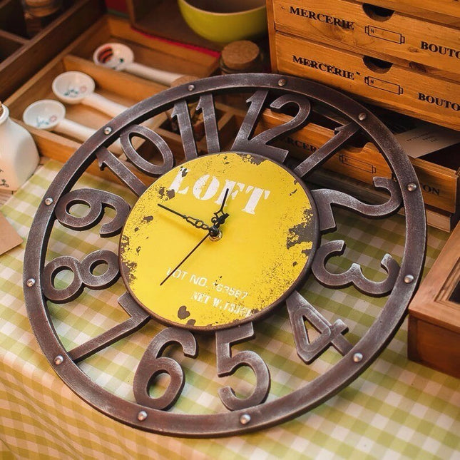 Okrągły zegar ścienny w stylu loftowym