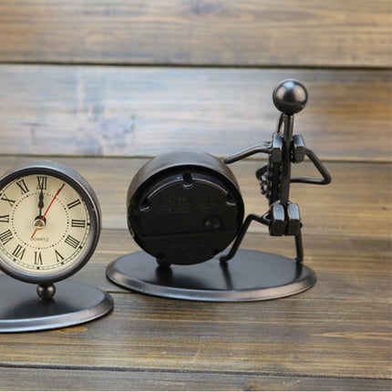 Metalowy zegar na biurko z figurką