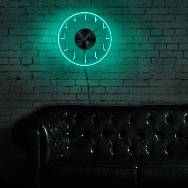 Minimalistyczny zegar ścienny z podświetleniem LED