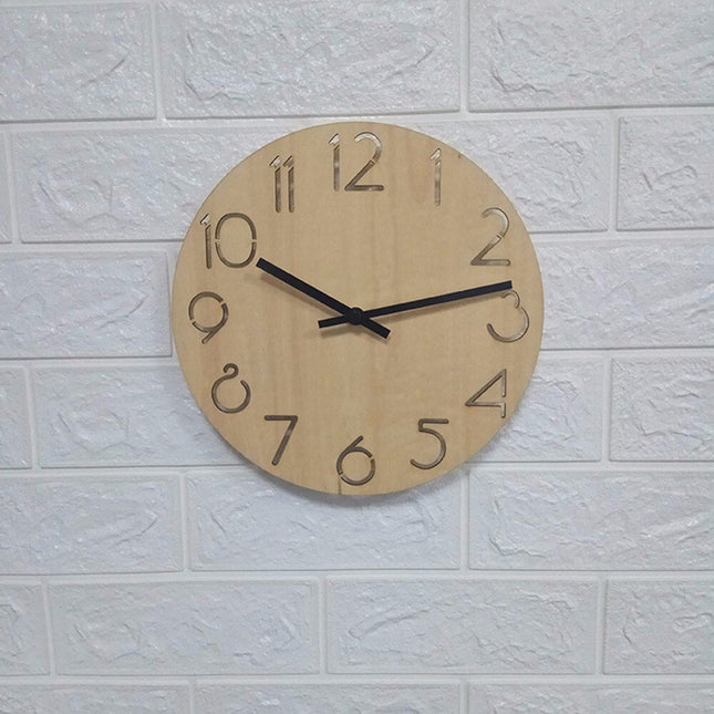 Minimalistyczny drewniany zegar ścienny bez tarczy