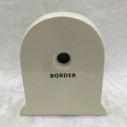 Elegancki biały zegar stołowy w stylu retro