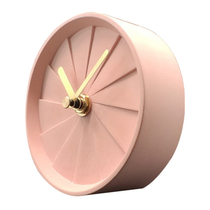 Mały nowoczesny zegar stołowy na biurko