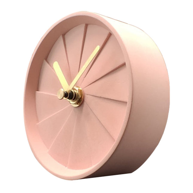 Mały nowoczesny zegar stołowy na biurko