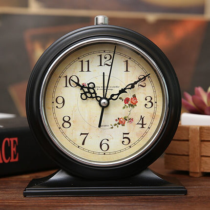 Klasyczny zegar stołowy w stylu retro