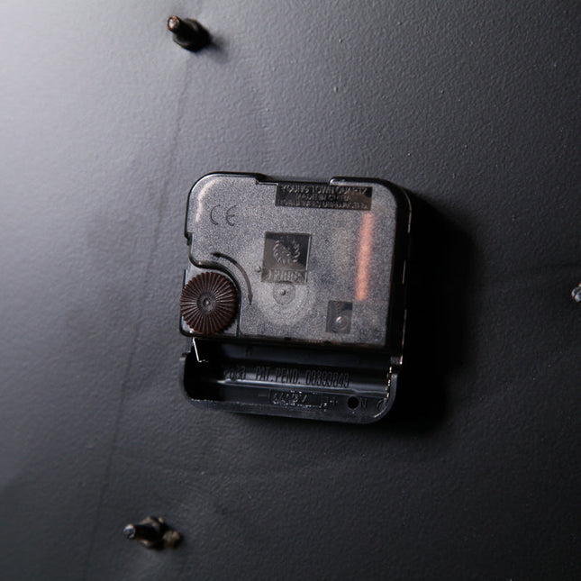 Zegar ścienny steampunk z widocznym mechanizmem