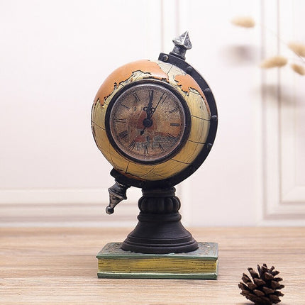 Oryginalny zegar stołowy w kształcie globusa