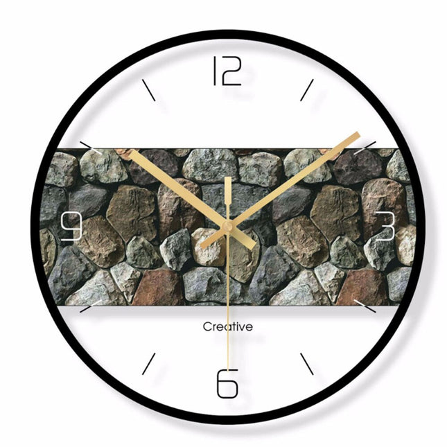 Skandynawski zegar ścienny z drewnianym elementem