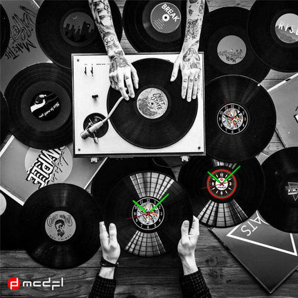 Zegar ścienny motocross czerwono-zielony na ścianę